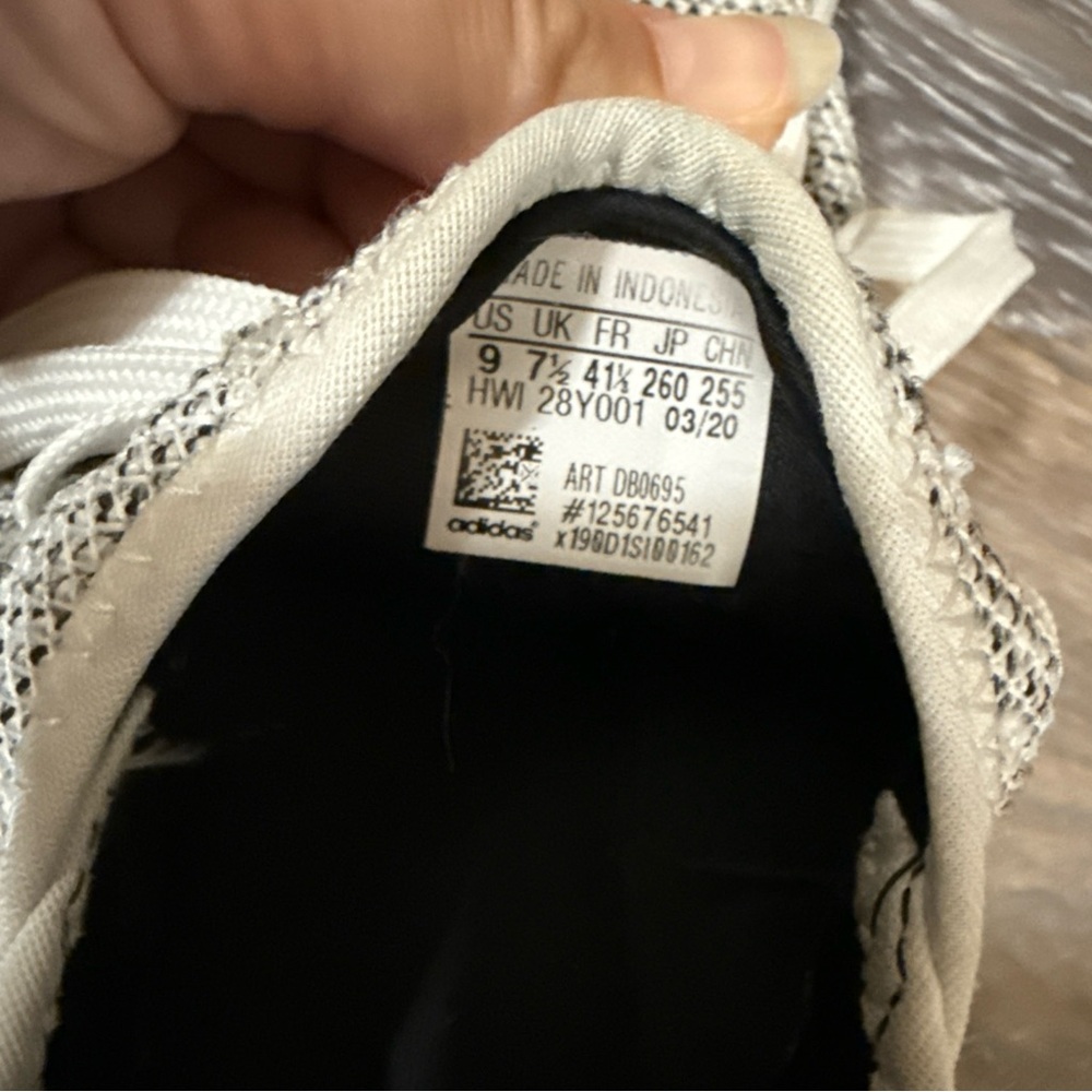 Women’s 9 adidas Cloudfoam Gray and White Athletic Shoes - Picture 6 of 6